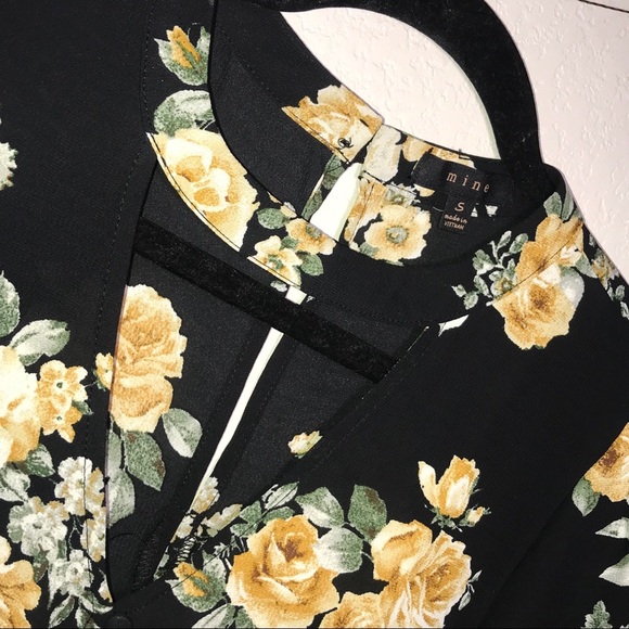 🌻𝚅 𝚗𝚎𝚌𝚔 𝚏𝚘𝚛𝚖𝚊𝚕 𝚜𝚎𝚡𝚢 𝚌𝚑𝚒𝚚𝚞𝚎 🐝 - Picture 3 of 4